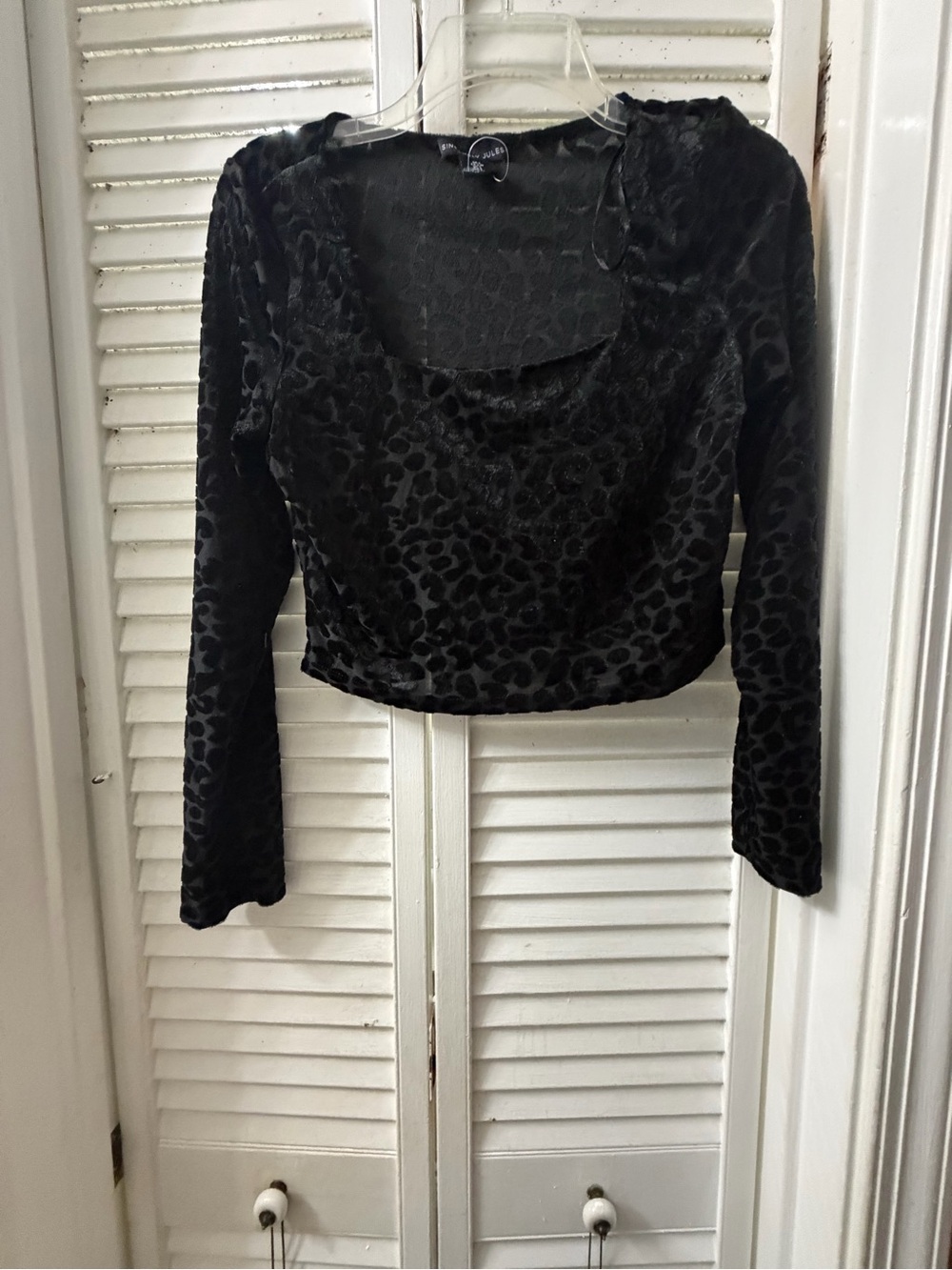 Black Velvet Leopard-Texture Long Sleeve Crop Top. - Picture 2 of 2